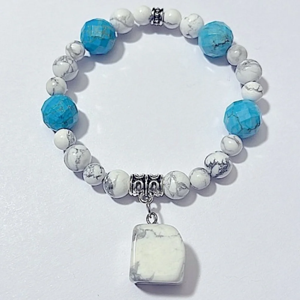 Genuine White Howlite w/ Faceted Blue Howlite & Freeform Pendant 🤍💎 - Picture 9 of 9
